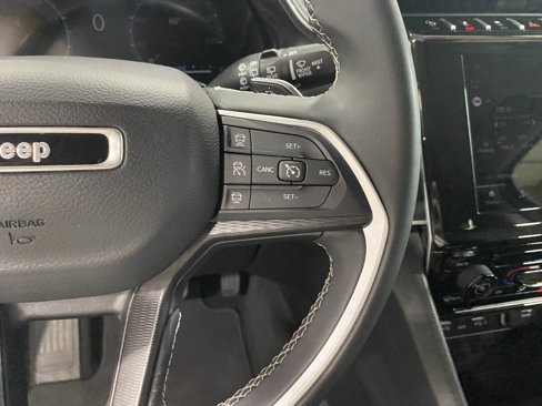Used 2023 Jeep Grand Cherokee L Laredo image 21