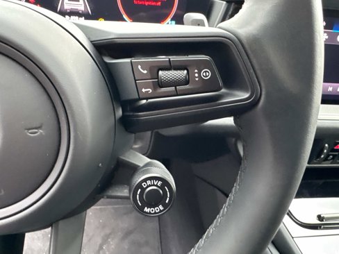 Certified 2025 Porsche Cayenne Coupe image 31