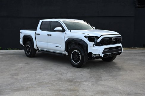 Used 2025 Toyota Tacoma TRD Off-Road image 2