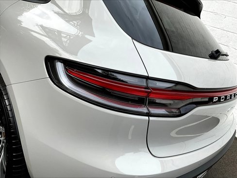 New 2026 Porsche Macan image 24
