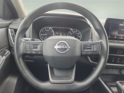 Used 2025 Nissan Rogue S image 18