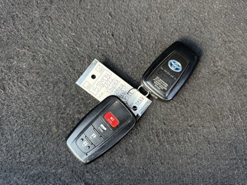 Used 2022 Toyota Camry XLE image 14
