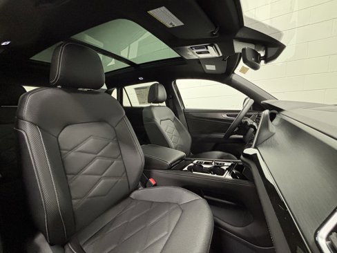 New 2026 Volkswagen Atlas Cross Sport SE image 13