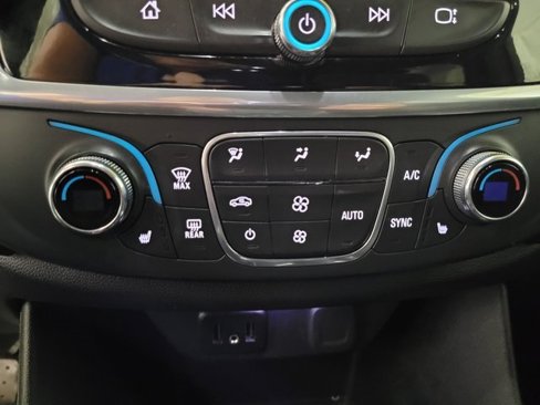 Used 2022 Chevrolet Traverse LT image 37