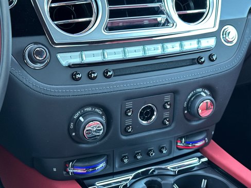 Used 2019 Rolls-Royce Wraith image 22
