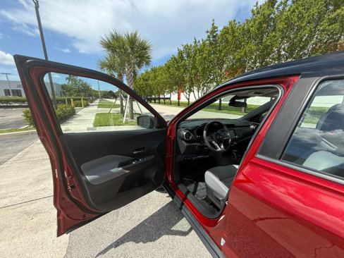 Used 2022 Nissan Kicks SR image 10