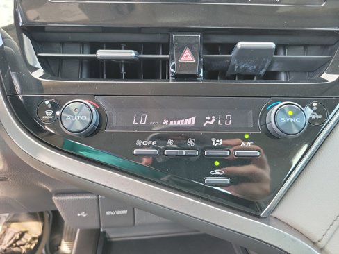Used 2022 Toyota Camry SE image 22