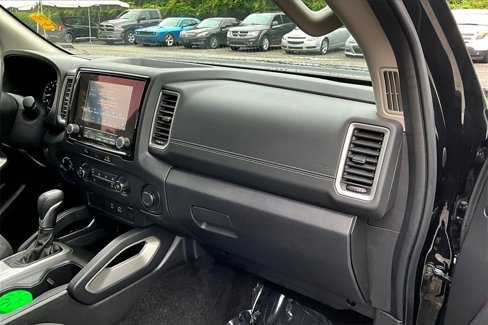 Used 2023 Nissan Frontier SV image 25