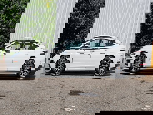 New 2025 Porsche Panamera image 2