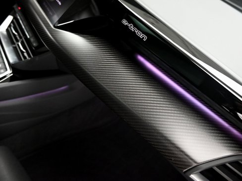 Used 2022 Audi e-tron GT Prestige image 21