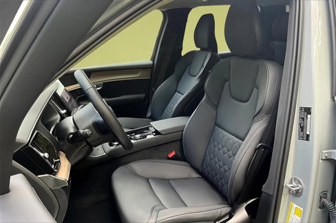Certified 2025 Volvo XC90 B6 Plus w/ Protection Package Premier image 18