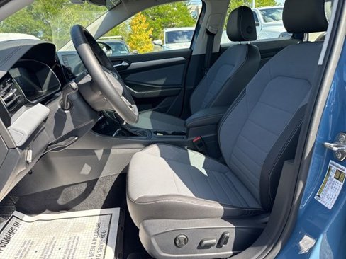 Certified 2025 Volkswagen Jetta SE image 21