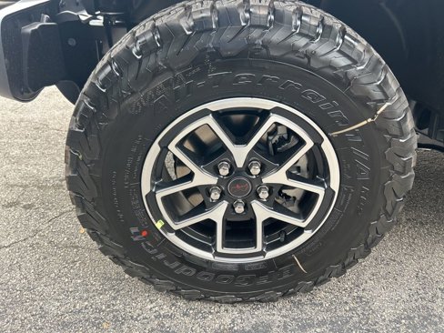 New 2025 Jeep Wrangler Unlimited Rubicon w/ Technology Group image 18