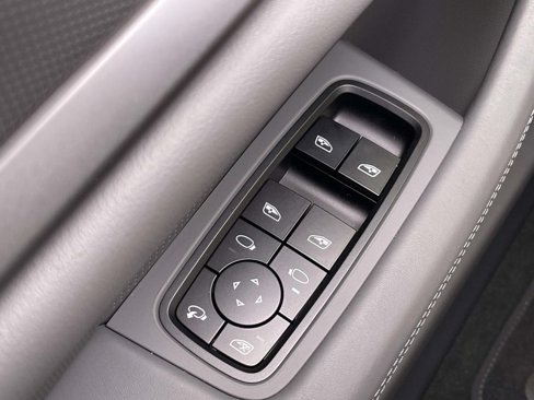 New 2025 Porsche Taycan image 36