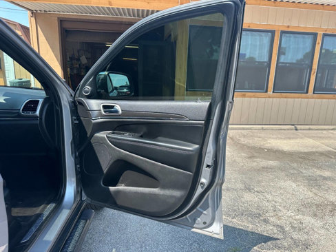 Used 2018 Jeep Grand Cherokee Limited image 13