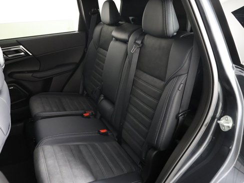 New 2025 Mitsubishi Outlander SE image 31