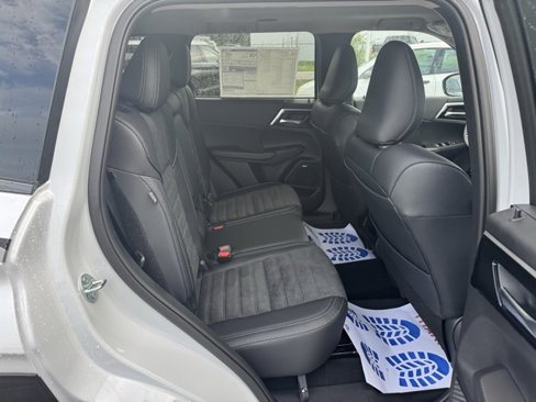 New 2025 Mitsubishi Outlander AWD image 29
