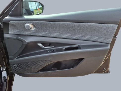 Used 2023 Hyundai Elantra Limited image 23
