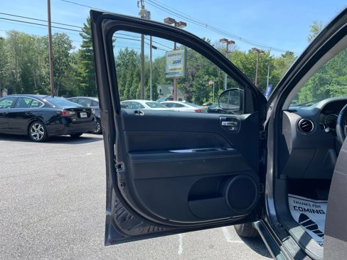 Used 2017 Jeep Compass Latitude image 13