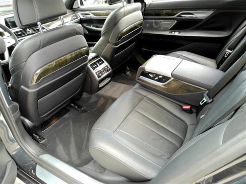 Used 2019 BMW 740i w/ Executive Package image 14