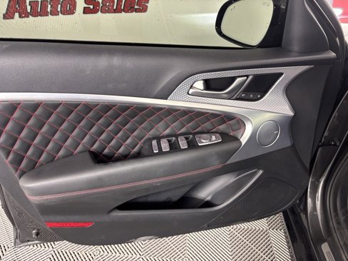 Used 2022 Genesis G70 3.3T image 14