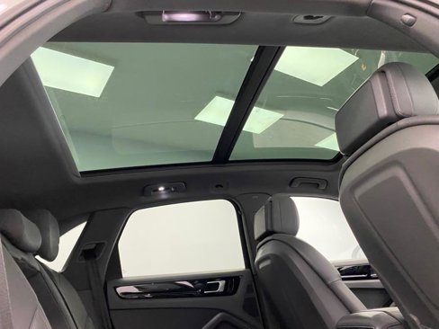 Used 2021 Porsche Cayenne image 39