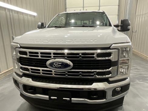 New 2026 Ford F350 4x4 Crew Cab DRW Super Duty image 2