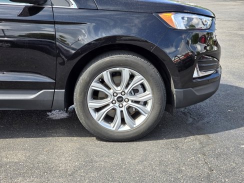 Used 2024 Ford Edge Titanium image 9
