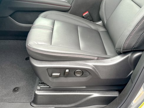 New 2026 Chevrolet Suburban RST image 16