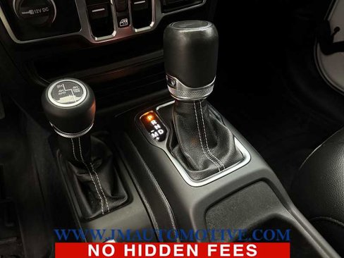 Used 2023 Jeep Wrangler Sahara image 35