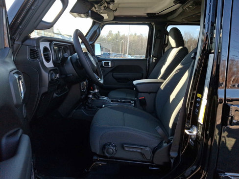 New 2025 Jeep Gladiator Sport image 7