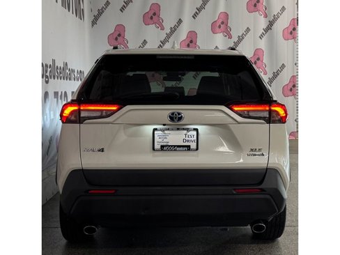 Used 2022 Toyota RAV4 XLE Premium image 11