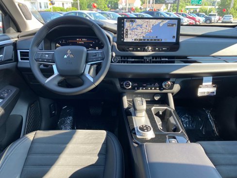 New 2025 Mitsubishi Outlander SE image 10