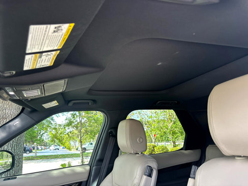 Used 2020 Land Rover Discovery SE image 12