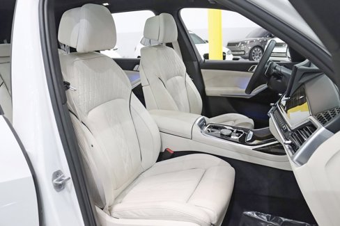 Used 2025 BMW X7 xDrive40i w/ M Sport Package image 33