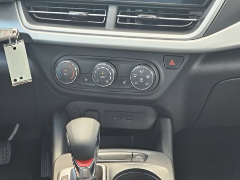 Used 2024 Chevrolet Trax RS image 31