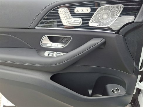 New 2026 Mercedes-Benz GLS 580 4MATIC image 14