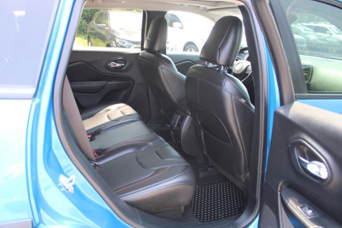 Used 2020 Jeep Cherokee Trailhawk image 30
