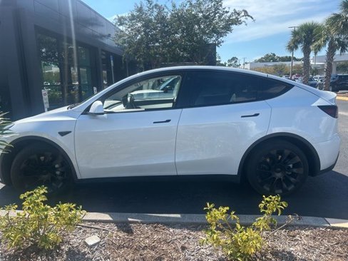 Used 2022 Tesla Model Y Long Range image 4