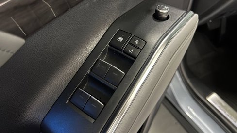 Certified 2022 Toyota Highlander Platinum image 42