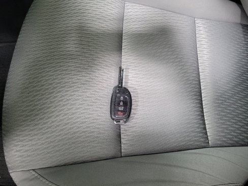 Used 2017 Hyundai Santa Fe SE image 32