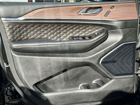 Used 2023 Jeep Grand Cherokee Summit w/ Advanced Protech Group IV image 18