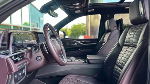 Used 2024 Cadillac Escalade V w/ LPO, ONYX Package image 25