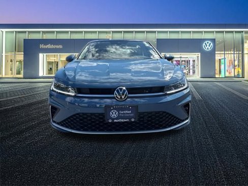Certified 2025 Volkswagen Jetta SE image 9