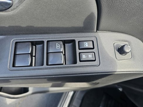 Used 2024 Nissan Frontier SV image 13