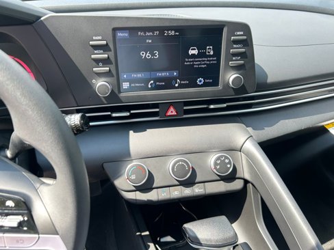 Used 2025 Hyundai Elantra SE image 21