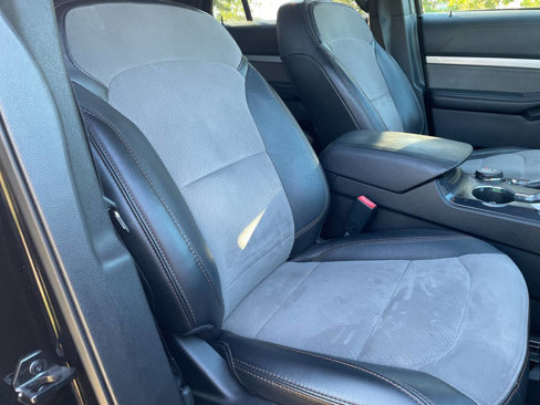 Used 2017 Ford Explorer XLT w/ Equipment Group 202A image 25