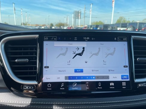 New 2026 Chrysler Pacifica Select image 24