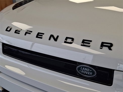 Used 2025 Land Rover Defender 110 S image 31