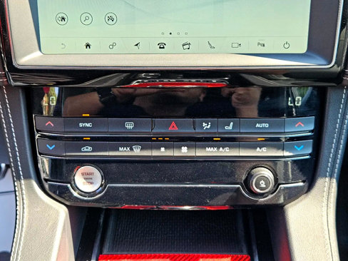 Used 2019 Jaguar F-PACE R-Sport image 20
